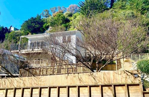 Bluff Hill House | Sun Sea Scenery - Newly Renovated