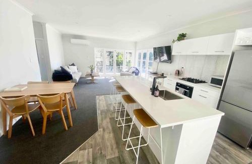 Bluff Hill House | Sun Sea Scenery - Newly Renovated