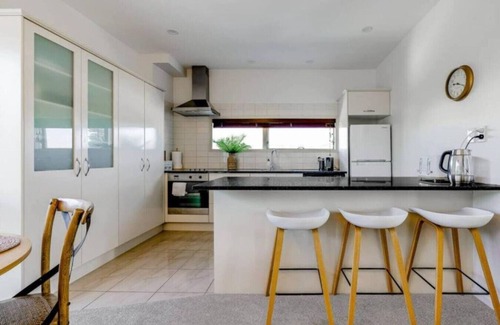 Mission Bay Apartment | Sun Soaked 1 BD | Full Kitchen w/Sea View