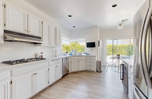 Palm Desert House | Sun-soaked dog-friendly retreat with private pool, hot tub, fireplace, & W/D