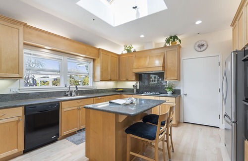 Opal Cliffs House | SUN,SURF & RELAXATION@n26thAVE BEACH HOUSE/HOT TUB/PRIVATE YARDS GREAT LOCATIONn