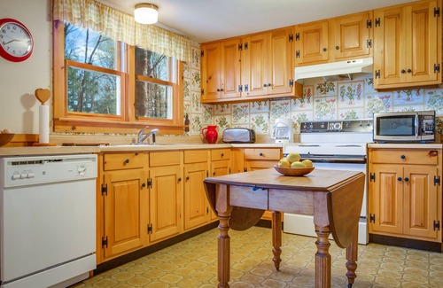 Newbury Cabin | Sunapee Region, Waterfront Cabin on Lake Todd, family-friendly