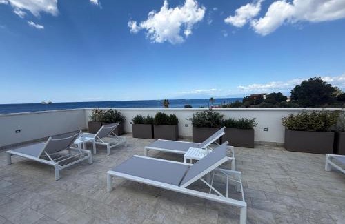 Porto Salvo Bed & Breakfast | SunBeach 44 - Skyview B&B