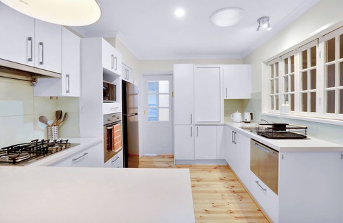 Sunbury House | Sunbury large family home close to airport macedon ranges newly renovated