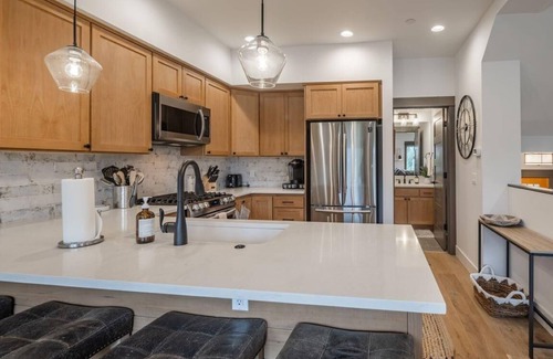 Cle Elum Ski Chalet | Suncadia 2 Bdrm Village Chalet Water Mountain View