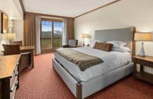 Cle Elum Hotel | Suncadia Resort Luxury Suite with Amazing Mountain Views