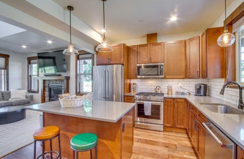 Cle Elum House | Suncadia Resort Townhome with Grill and Fireplace