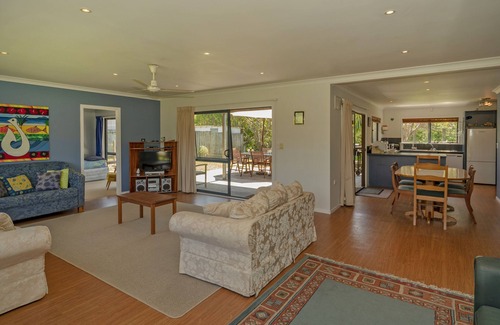 Hahei Cottage | Sundaze - Hahei Holiday Home