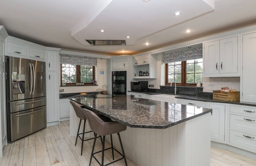 Raymonds Hill Cottage | SUNDOWNER COTTAGE, family friendly, with a garden in Axminster