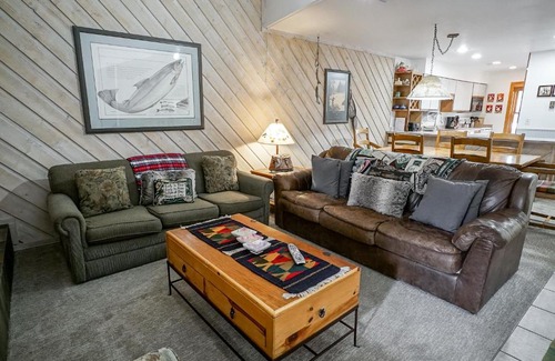 Four O'Clock House | Sundowner II 223