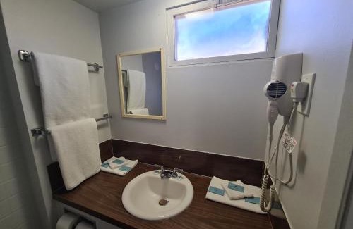 Cache Creek Hotel | Sundowner Motel