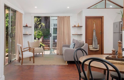 Highfields House | Sunfields Garden Hideaway between Beaches and CBD