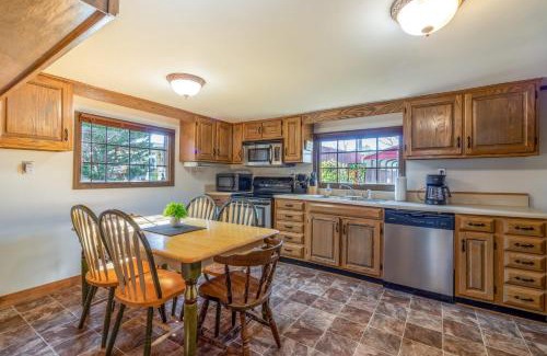 Ten Mile House | Sunfish Lodge Historic Cabin on Lakefront