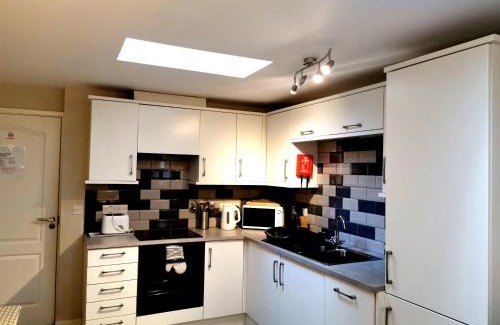 Tenby Apartment | Sunflower Apartment, Family accommodation Near Tenby in Pembrokeshire