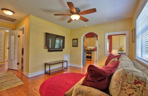 San Marcos Cottage | Sunflower Ridge Cottage - 2 Bedroom Sunny Retreat