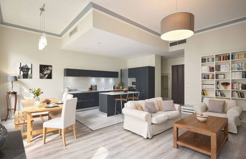 Lepante Quarter Apartment | Sunlight Properties GISELE: Hyper centre, 1 bedroom with bright modern living