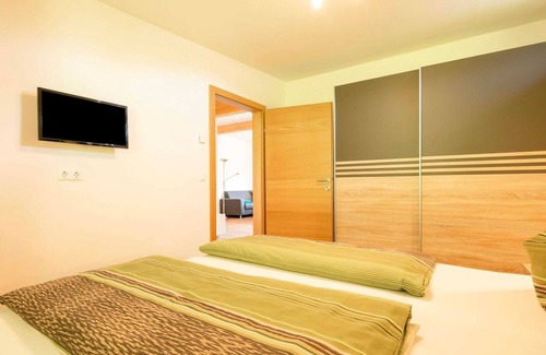 Gatschach Apartment | Sunlit Apartment near Ski Area in Weissensee