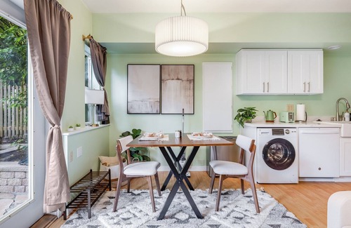 Stevens Cottage | Sunlit Cottage Capitol Hill