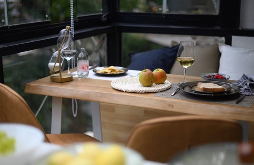 Jing'an House | Sunny 1 Bdrm Apt W/ large Balcony facing Jing'An Kerry Center. Mins walk to Sbwy