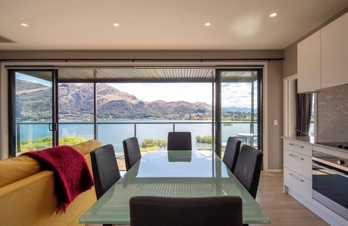 Kelvin Heights House | Sunny 2 bedroom home with magnificent lake views.