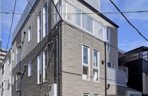 Noda Apartment | Sunny 3 - guest American - style Osaka apt.Private bath, kitchen. Unit 101.