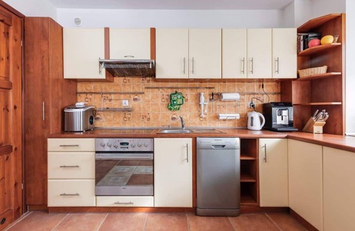 Lukecin House | Sunny 4 | Comfortable House | Parking