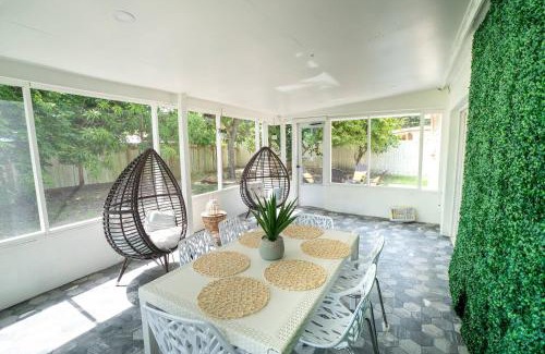 Meadowlawn House | Sunny 4br Stpete Getaway Home
