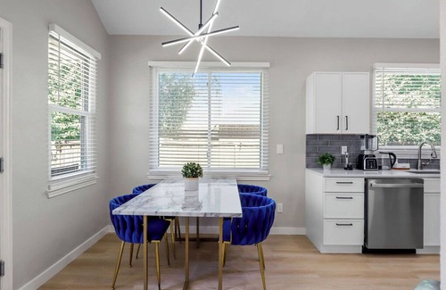 Allen House | Sunny Allen Stay 4BR/2BA Sparkling Pool + Grill