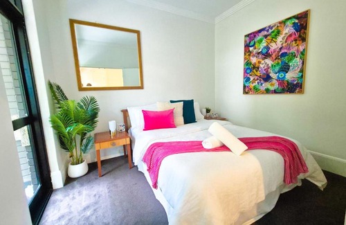 Chippendale Apartment | Sunny and central loft in the city of Sydney