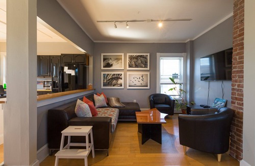 Newport Apartment | Sunny And Dramatic 4 Bed Perfectly Located in Downtown Newport