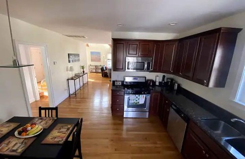 South Side Condo | Sunny and spacious 2-BR condo near Hospitals, Universities and Biotechs
