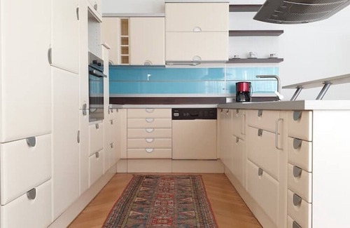 Favoriten Apartment | Sunny and spacious apartment near the city center