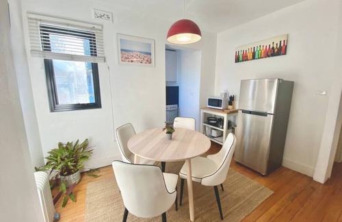 Surry Hills Condo | Sunny Apartment in Surry Hills