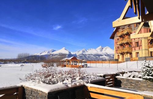 Velka Lomnica Apartment | Sunny Apartment with Terrace Tatragolf H104