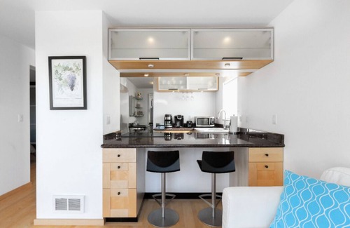 Point Richmond Apartment | Sunny apartment with private deck, Bay view