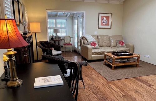Balboa Island Cottage | Sunny Balboa Island Cottage: Summer Weeks + ”WINTER” Months 35%-50% OFF