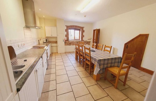 Woolland House | Sunny Barn Stay, Hot Tub & Rural Views – Leopold at The Victorian Barn Dorset