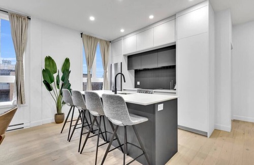 Southwest Condo | Sunny, bright & natural apt, centrally located