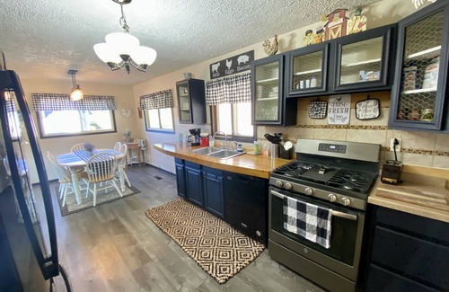 Arkansaw Cottage | Sunny Brook Cottage with Amazing Views