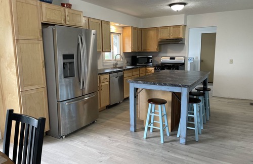 Mitiwanga House | Sunny Cape Cod, king bed + playground, near lake, Cedar Point