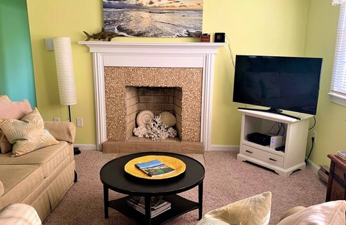 West Chatham Condo | Sunny, Clean & Spacious on Quiet Cul-de-Sac; Walk to Ridgevale Beach