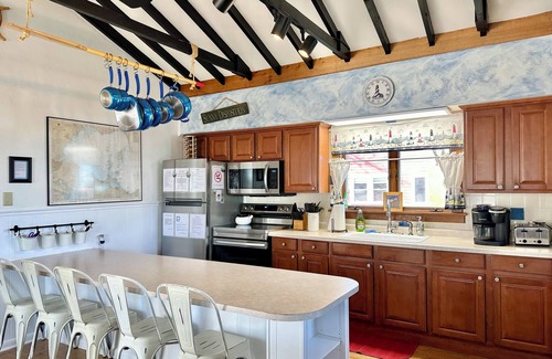Oak Harbor Cottage | Sunny Disposition-Quaint Cottage on Lake Erie Near Port Clinton, Lakefront