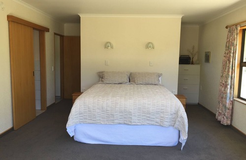 Woodstock Other | Sunny family farm house 1 minute to river and Great Taste cycle trail