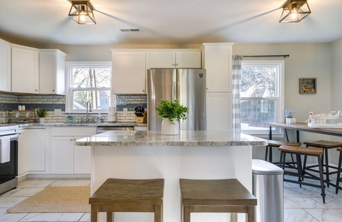 High Point House | Sunny Family Home, 3 Mi to High Point Market!