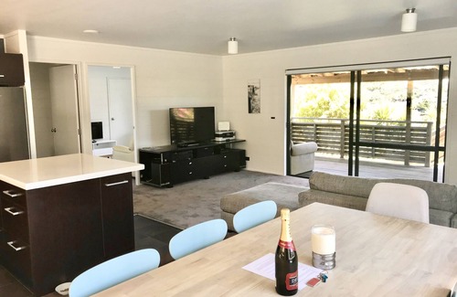Surfdale House | Sunny Island Beach House