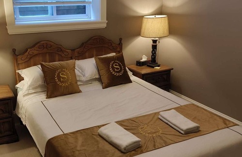 Surrey Bed & Breakfast | Sunny Island by White Rock B&B Cozy Family Club 3B2B