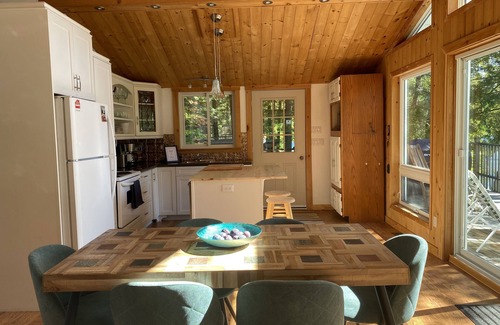 Algonquin Highlands House | Sunny lakeside cottage with stunning sunset views!