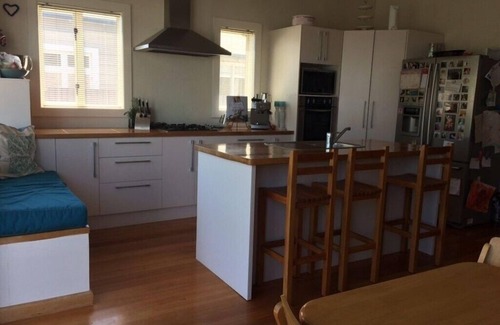 Napier House | Sunny living close to McLean Park/Napier CBD