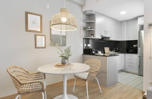 Sants-Badal Apartment | Sunny loft with A/C and WIFI next to Badal metro