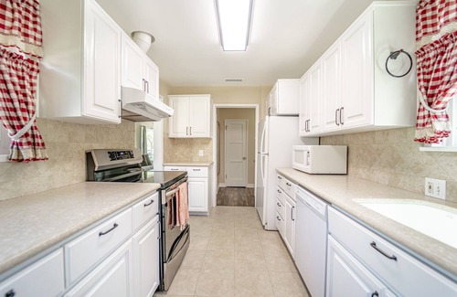 Los Altos House | Sunny Los Altos Bungalow - Relax in Long Beach